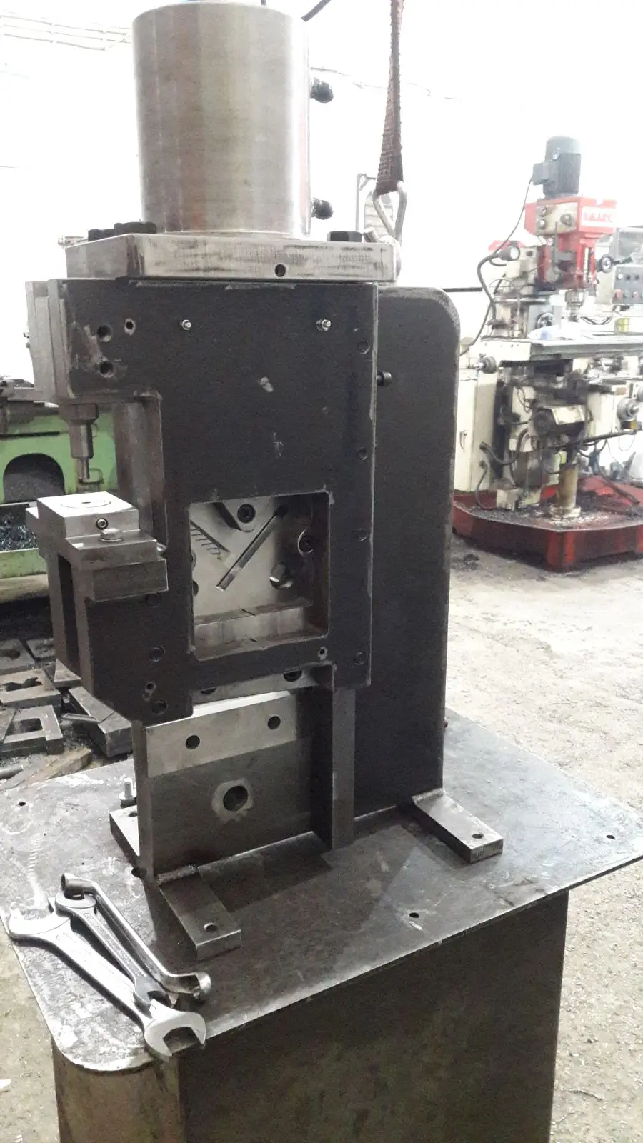 img/urunler/km80/custom_hydraulic_ironworker_machine.webp