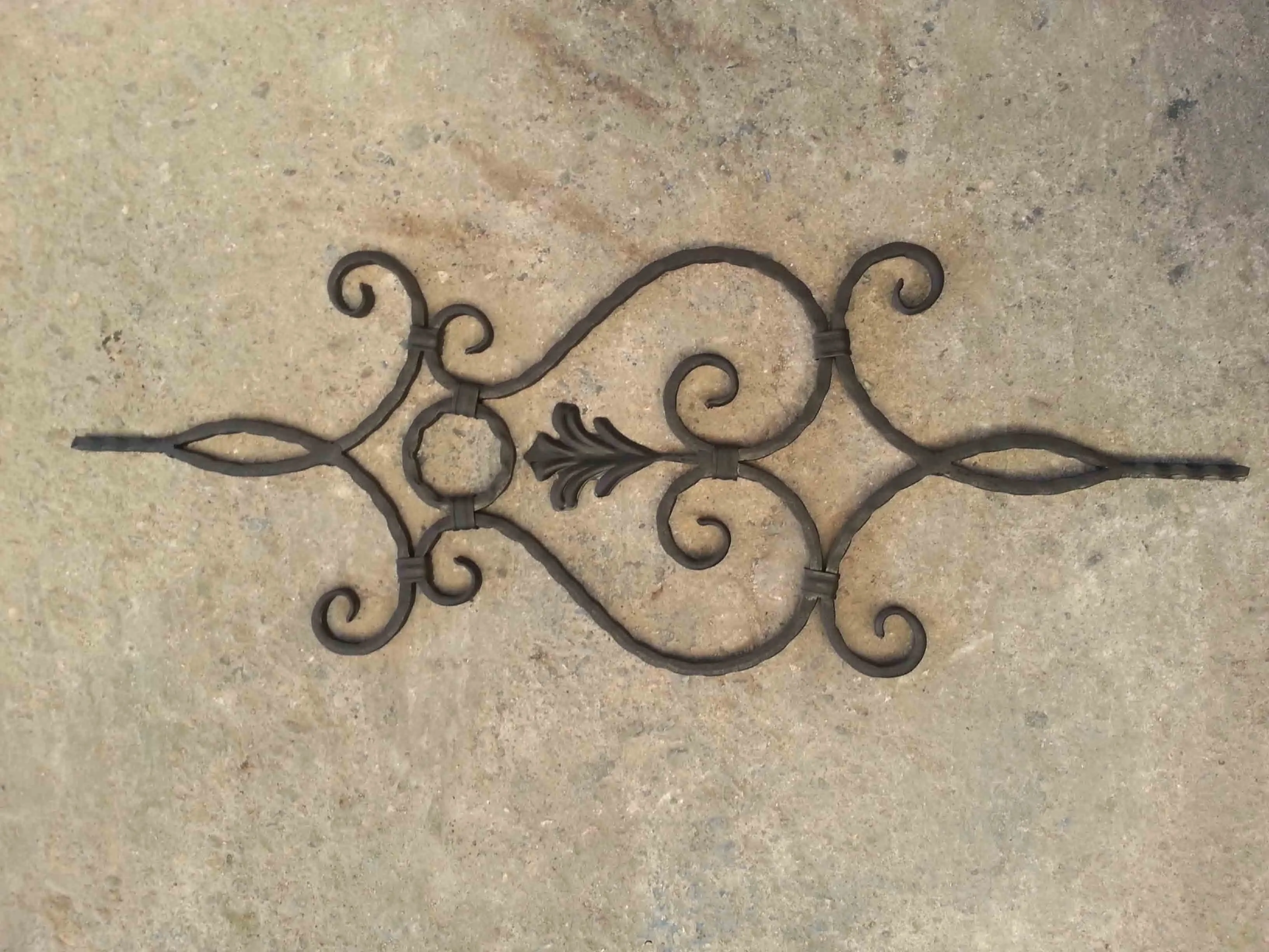 Elegant_Wrought_Iron_Scroll_Bending